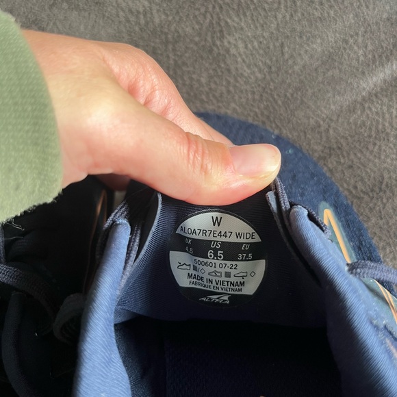 Brand New Altra Sneakers - Picture 4 of 4